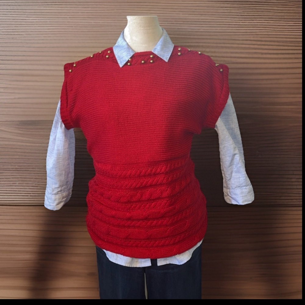 Attyre NY Womens Sweater Vest Tunic Size Medium Red w/Gold Beads Around Neck